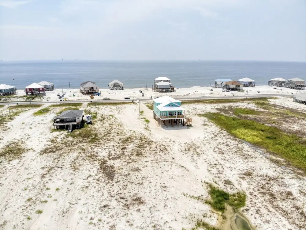 Salty Seahorse - Waterfront! Pet Friendly! Game Room, Pool Table, Beautiful Views - Room For The Whole Family 4 Bedroom Home by RedAwning