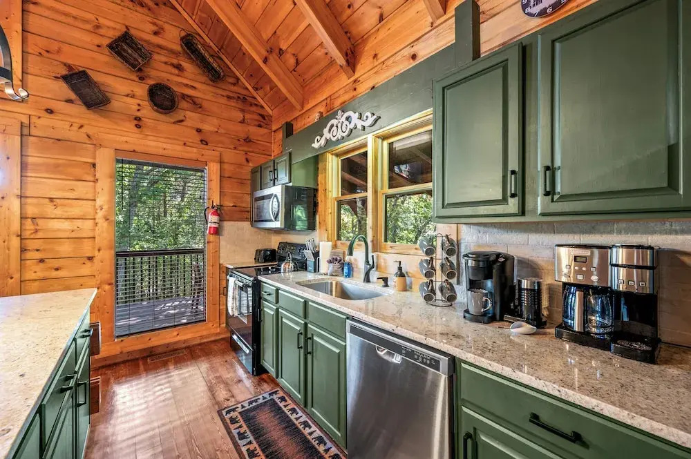 Sevierville Cabin w/ Deck: Minutes to Pigeon Forge
