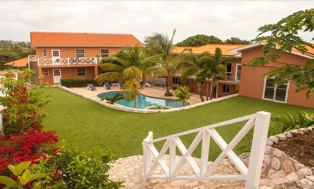 Curinjo Apartments