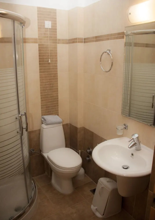 Saronis Hotel