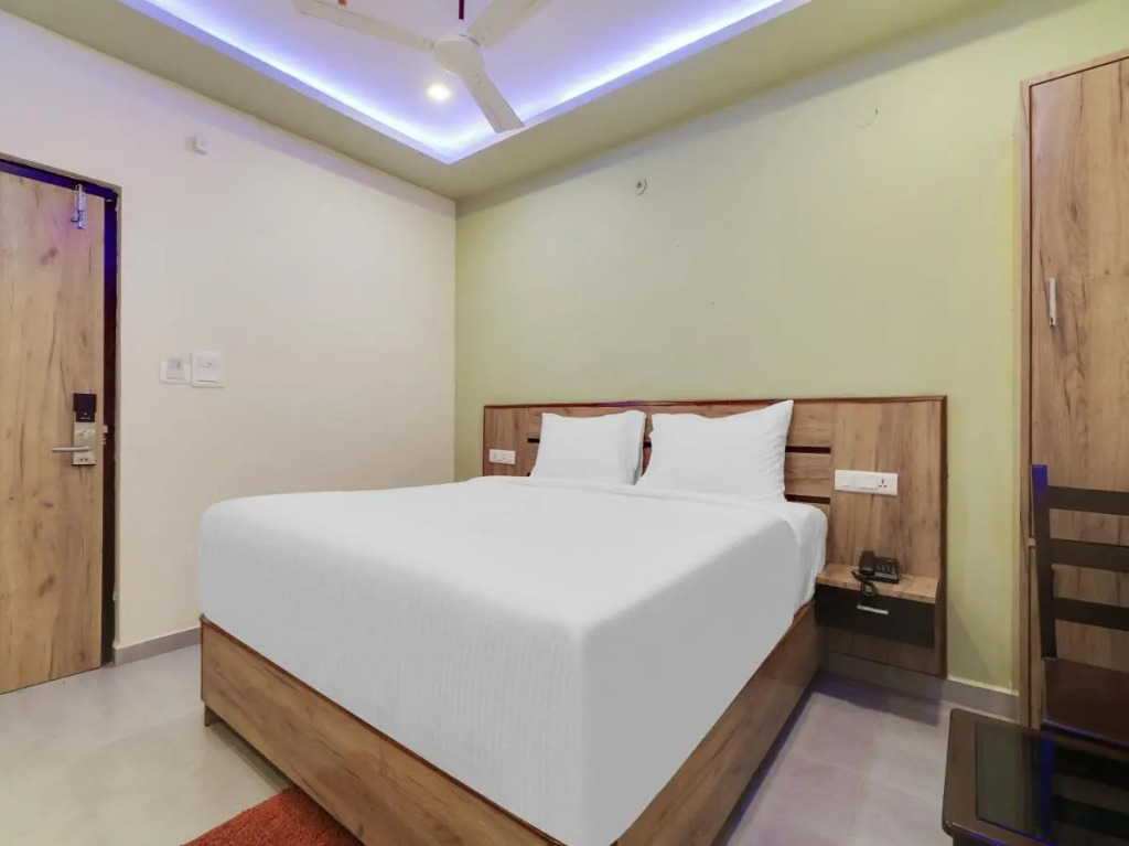 Townhouse OAK Hotel SVA