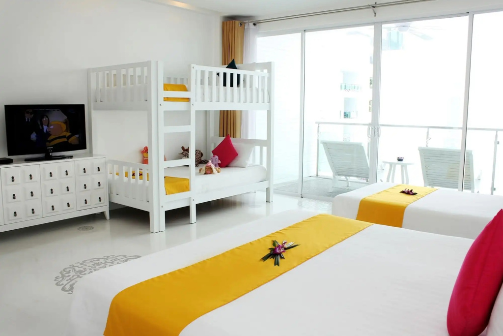 The Old Phuket - Karon Beach Resort