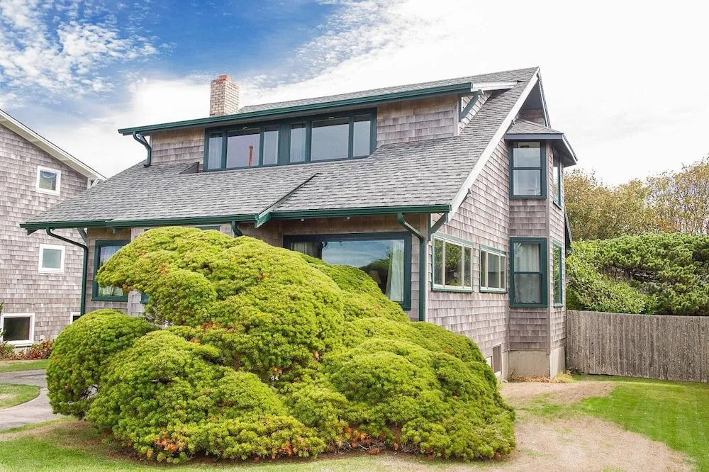 The Tides 4 Br home by RedAwning