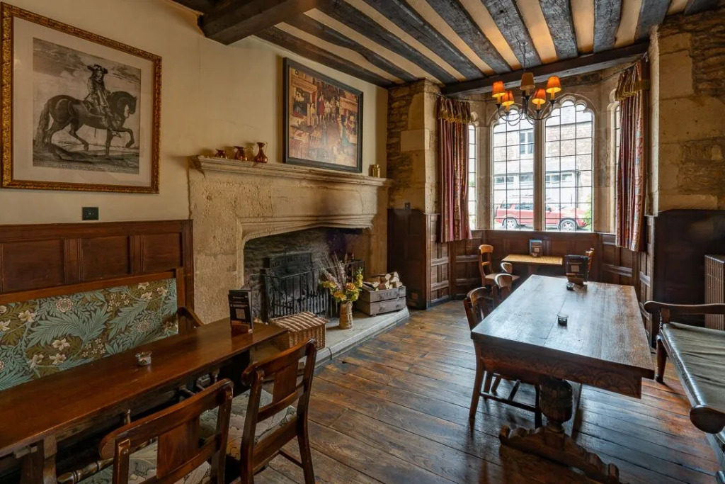 The George Inn & Plaine
