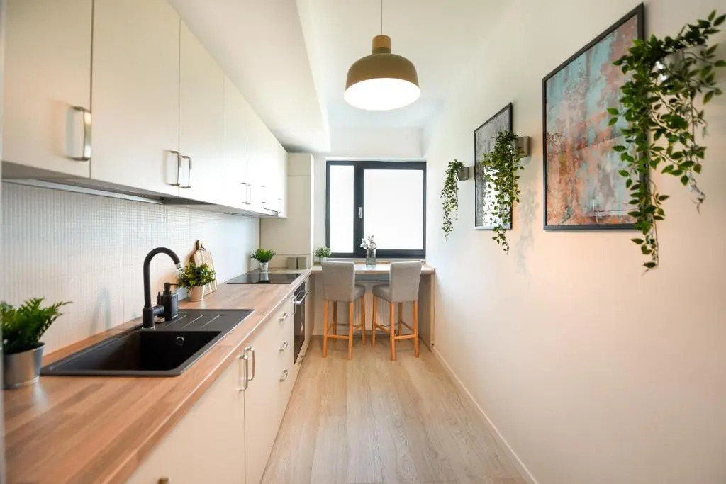 SUGAR RUSH - Modern 1BR Apt with Balcony