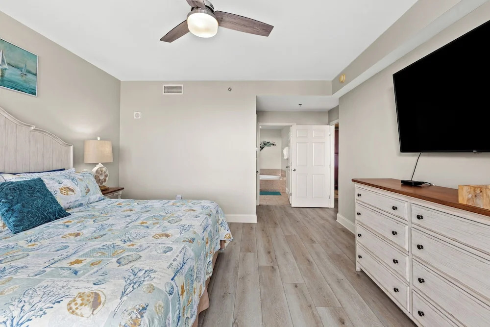 Laketown Wharf 1233 - Anchors Away