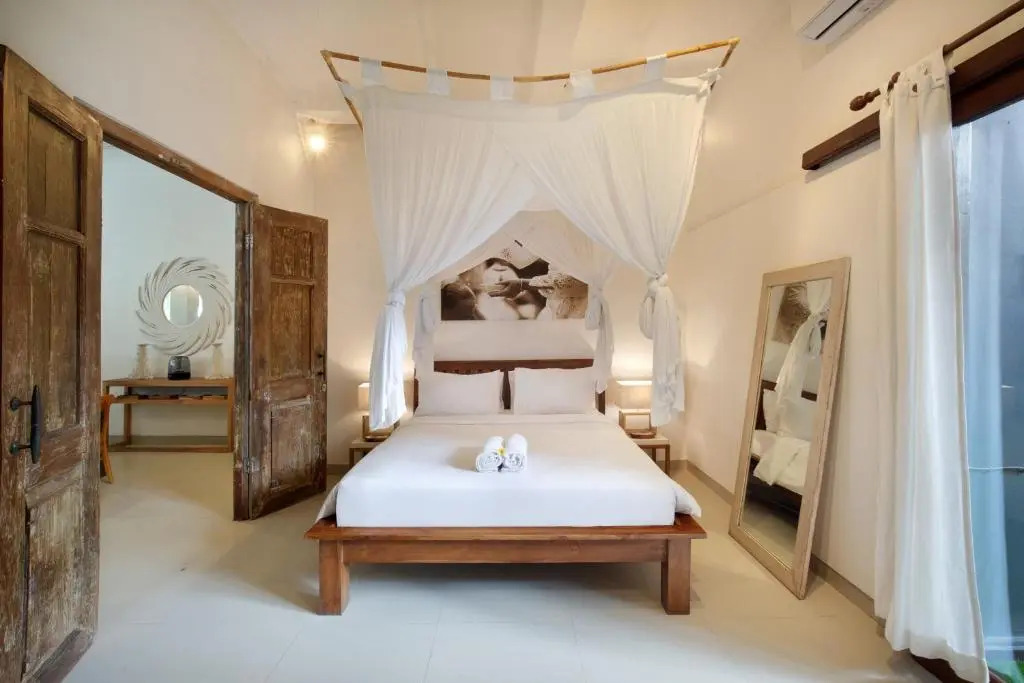 BIG Private 7 BED, 7 BATH, Goldflower Villa with 2x Pool, 2x lounge, Best location