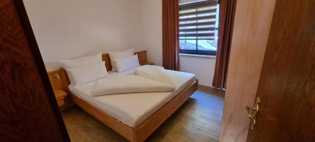 Ferienwohnung 3 Personen Alleinlage auf 1500m am Waldrand und Skigebiet Hochzeiger