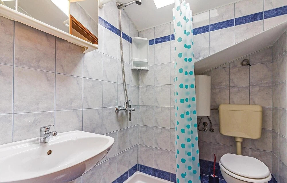 Amazing Home in Stinjan With Wifi and 6 Bedrooms