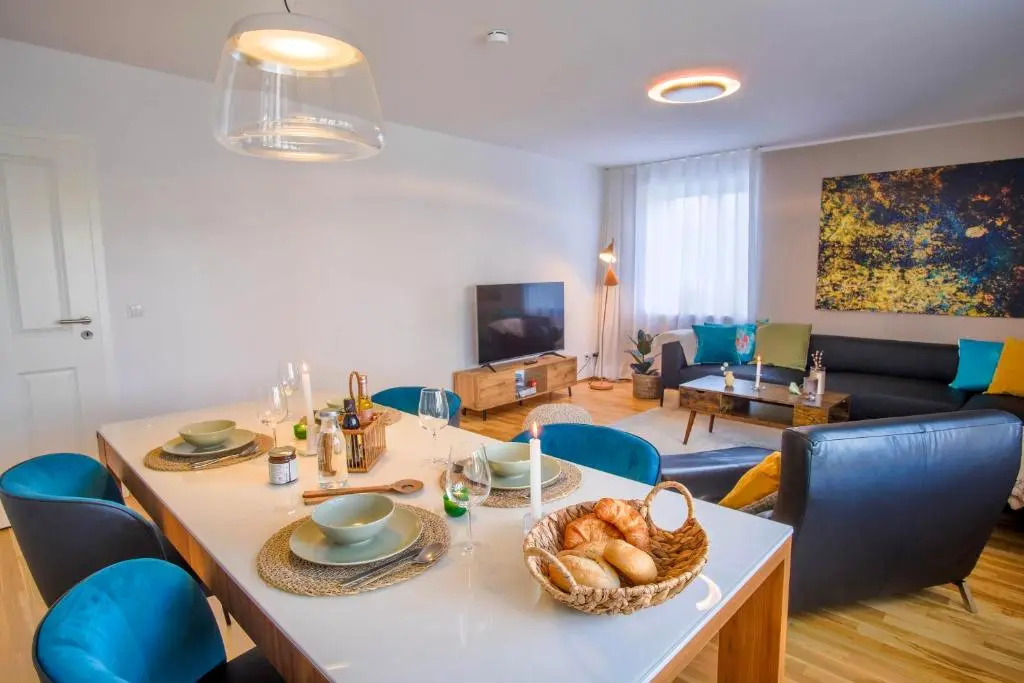 4-Room Luxury Apartment - close to Central Station, free parking, kitchen
