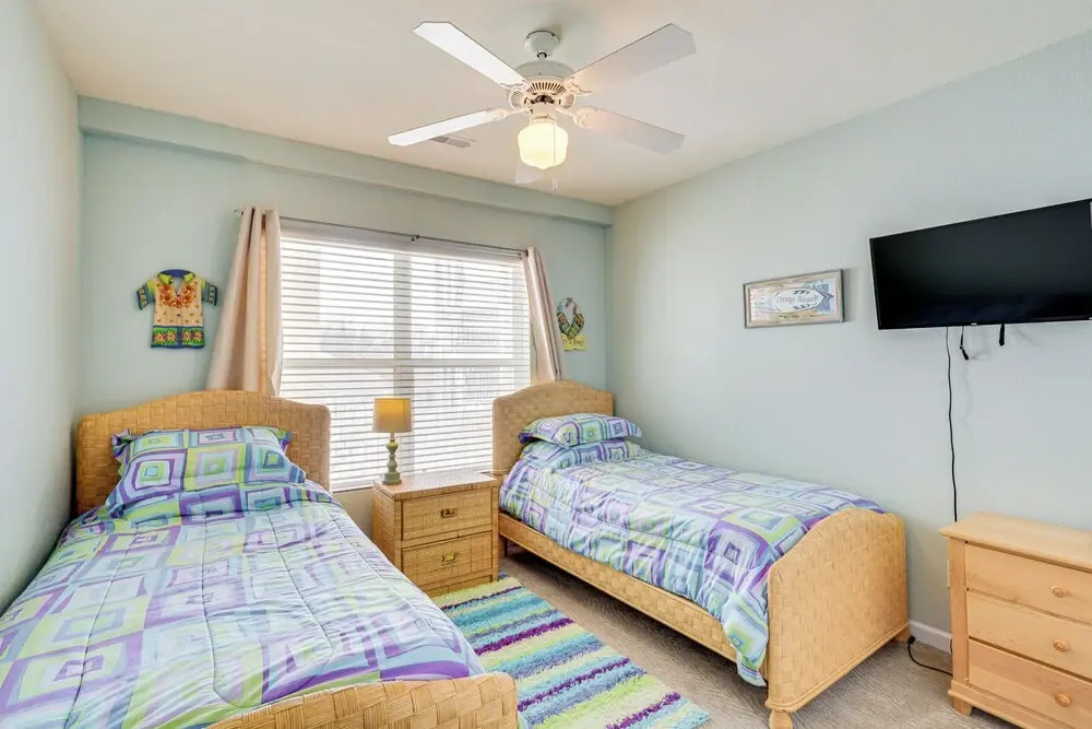 5th-floor Lakefront Condo: Elevator + Pool Access!