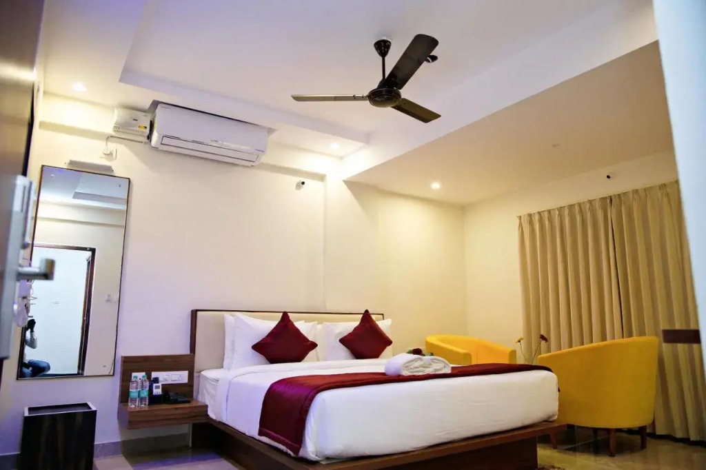 Villa Grand Hotel Near Kempegowda International Airport