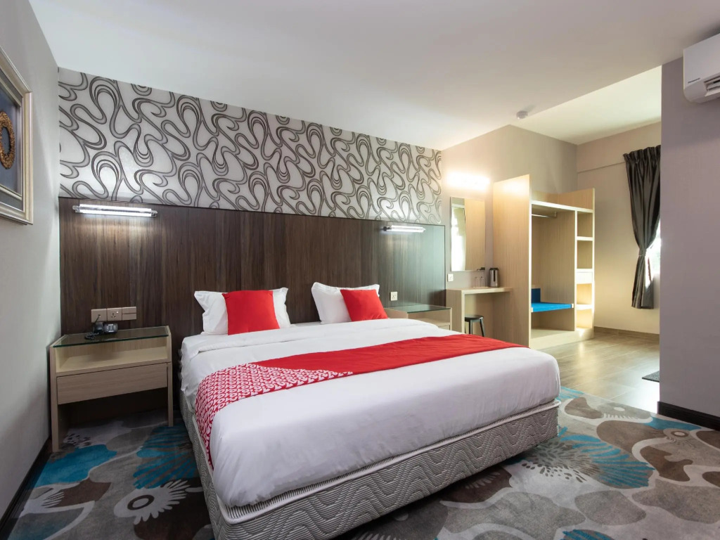 OYO 89375 Regent Hotel
