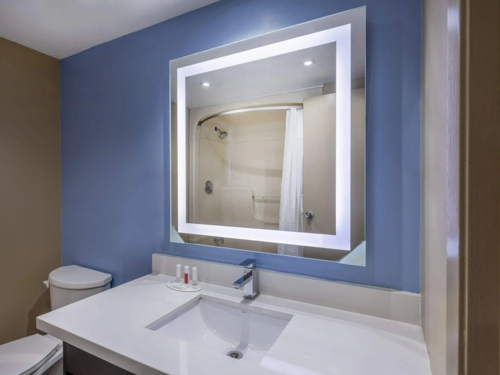 Super 8 by Wyndham Toronto East ON