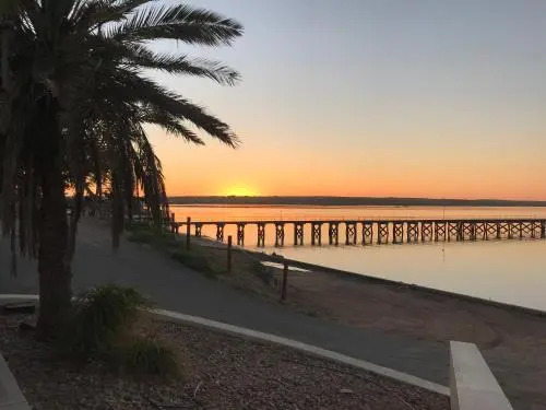Beachside & Jetty View 6 - Captains Apartment