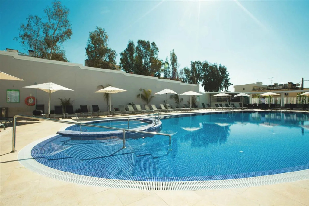 Aparthotel y Hotel Paguera Beach