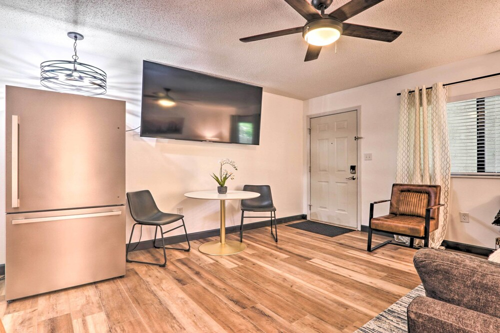Walk Downtown! Gatlinburg Condo w/ Patio & Pool