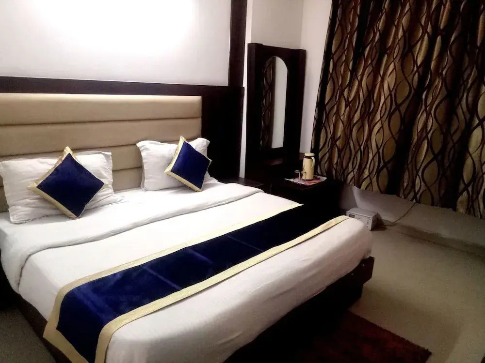Shalimar Lodge, "700 meter from Katra Bus Stand"