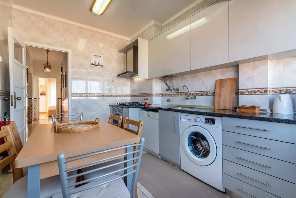 Guestready - Bright 2BR Apartment in the Heart of Graça