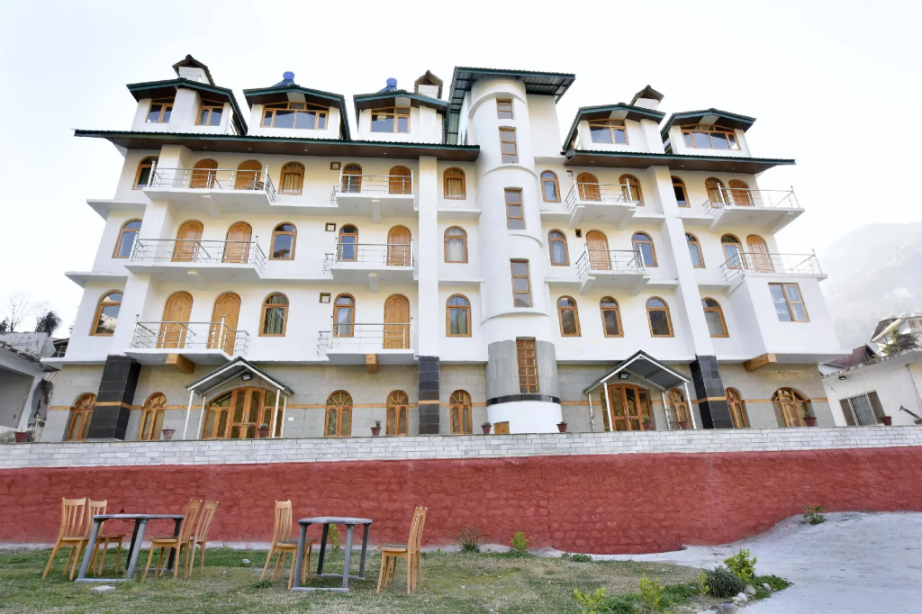 The Avenue River Side Hotel - Near Volvo Bus Stand Manali