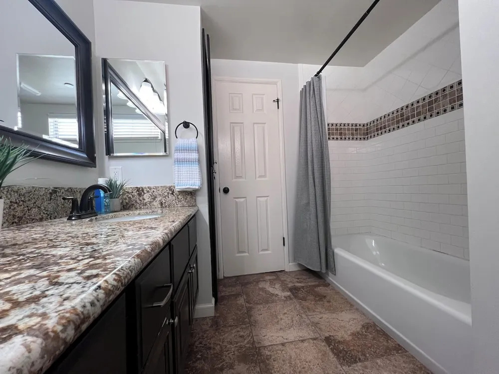 Large Family Pool Home 2.5 Miles To Disney w/3 King Beds!!!