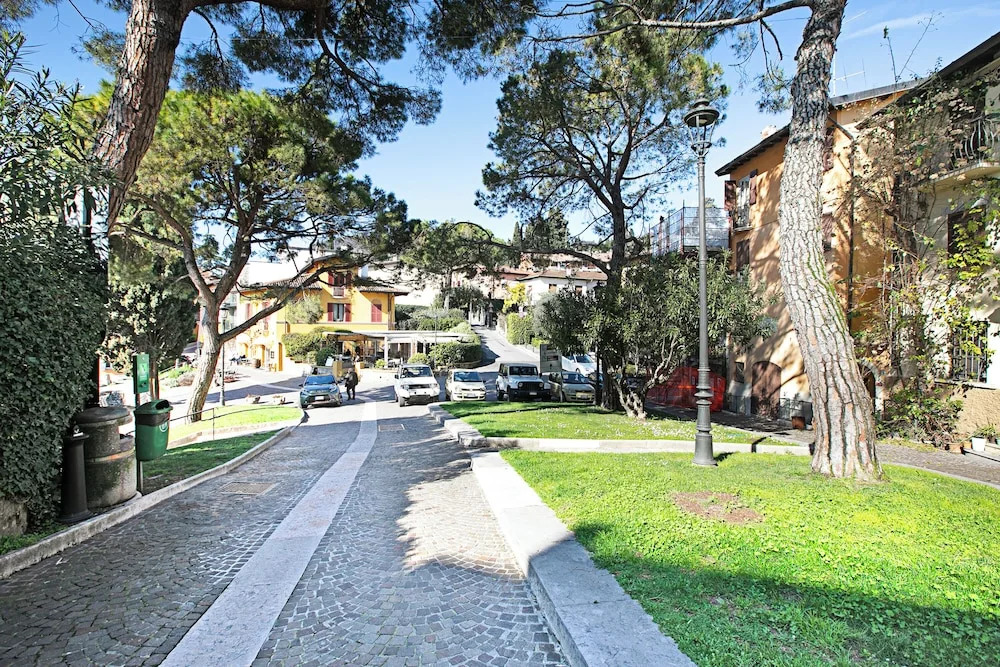 Lory-cosy Gardone Old Town&vittoriale