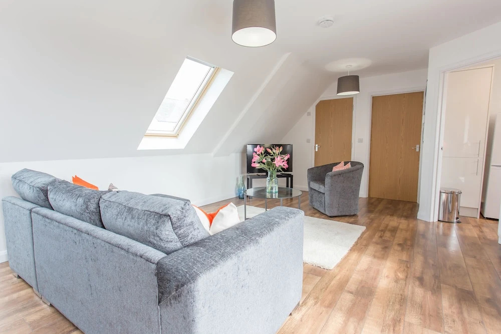 Modern Bright 1-2 Bed Apartments Oxford, with Free Parking ,OX4 Near BMW Science Park & Hospitals