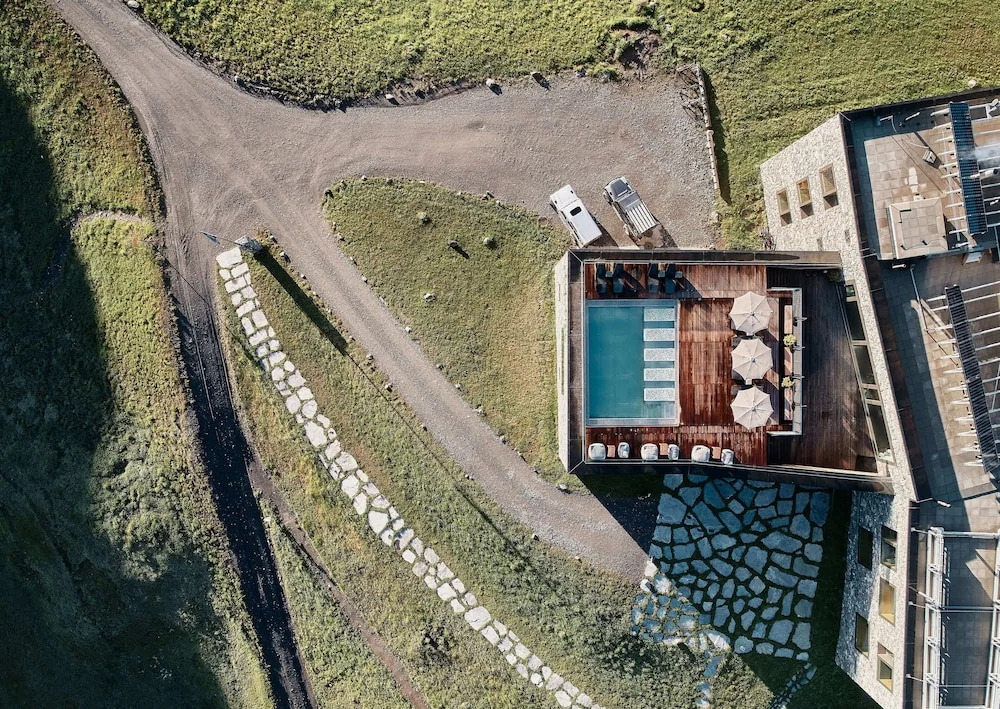 Chetzeron Mountain Hotel