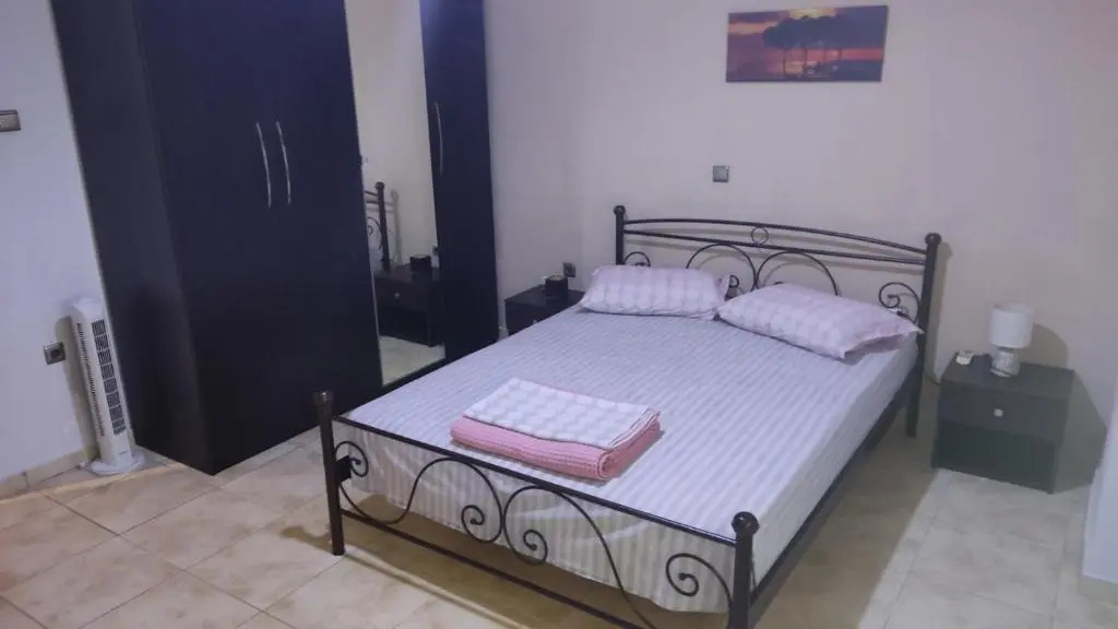 Airport's Close, Cozy Flat for 6 Persons