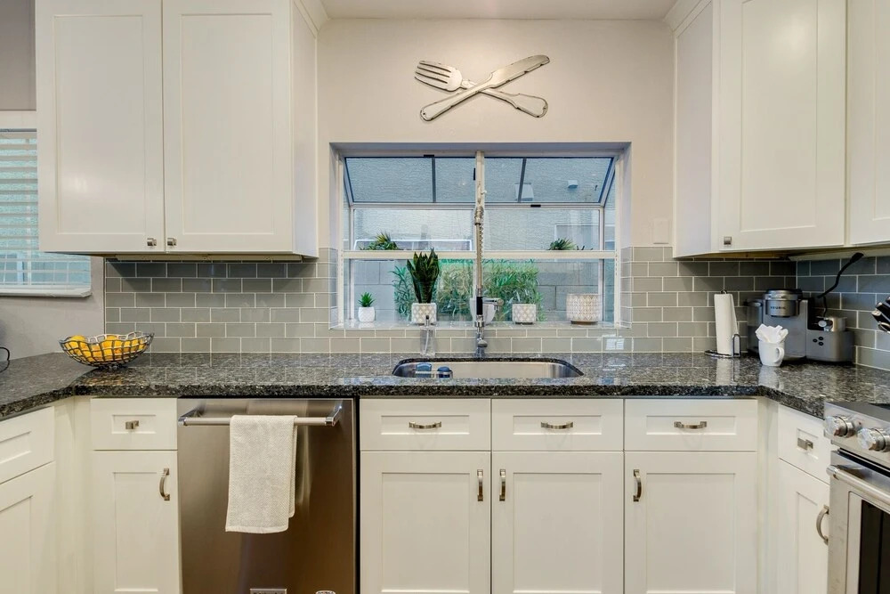 Waterfront w/ Heated Pool and a Paddle Boat in Gilbert! by Redawning