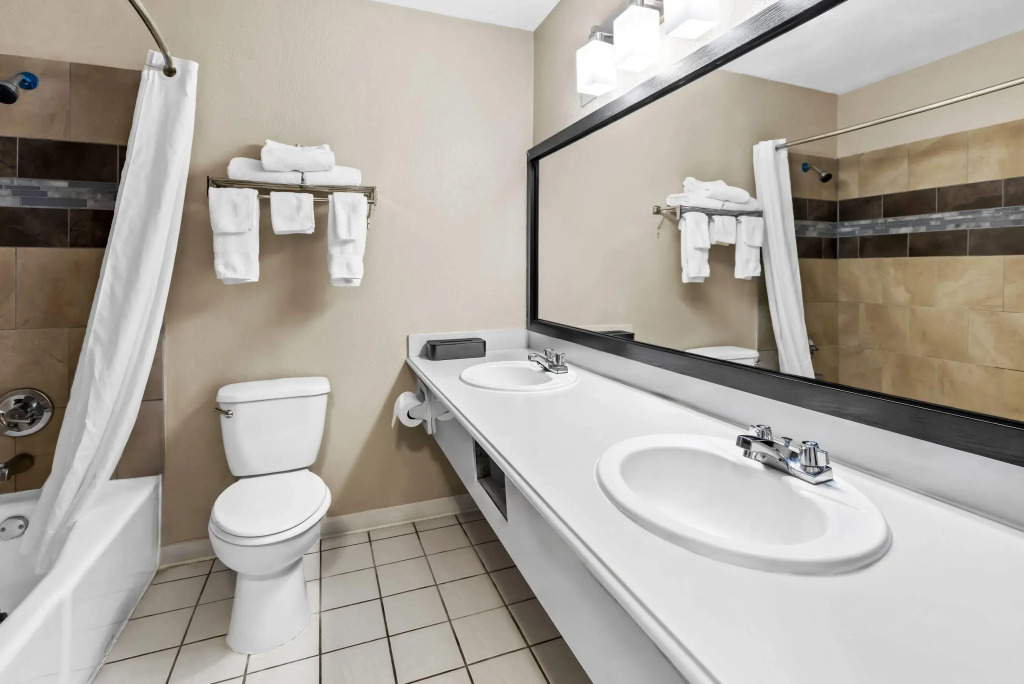 Baymont by Wyndham Port Arthur - Groves Area
