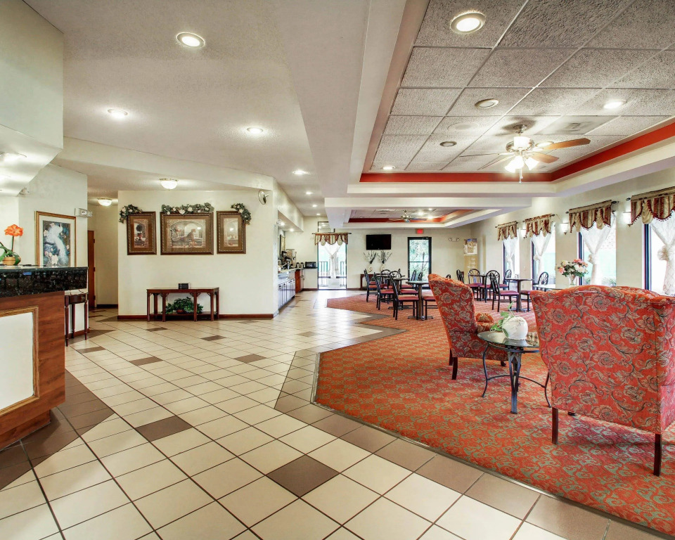 Quality Inn & Suites Clinton - Jackson West