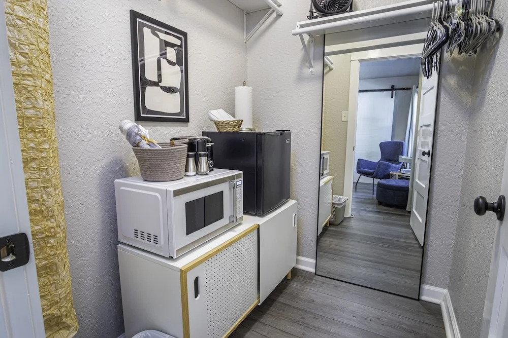 Chic Downtown Farmhouse With Garden and BBQ Grill