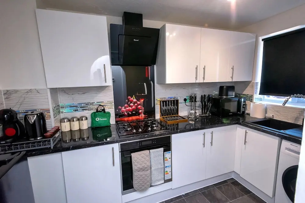 A Stunning 2 BED Home ON THE River Thames!