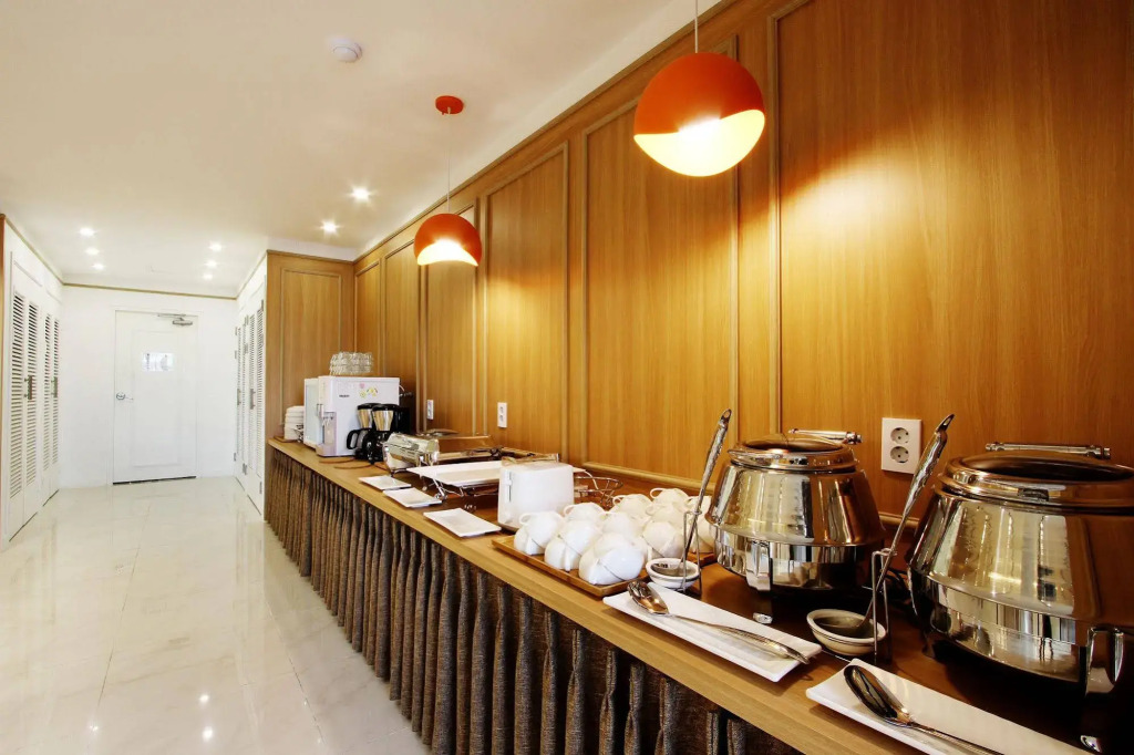 Bando Tourist Hotel