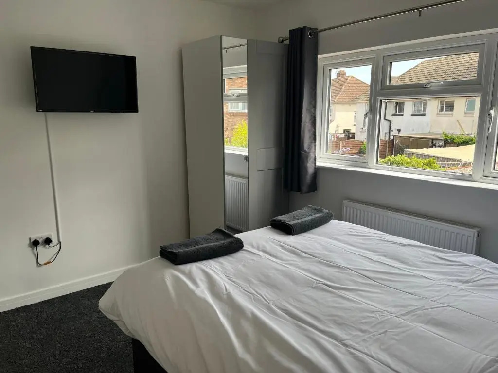 House - Sleeps 14, Onsite Parking & Pets Allowed