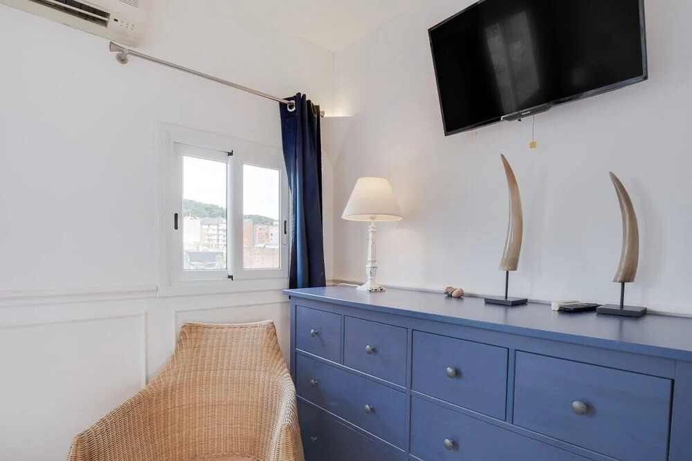 Lovely 1-bed Penthouse in Lesseps