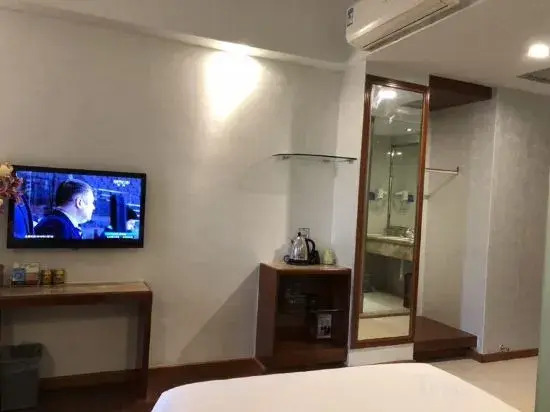 Sunshine Holiday Hotel