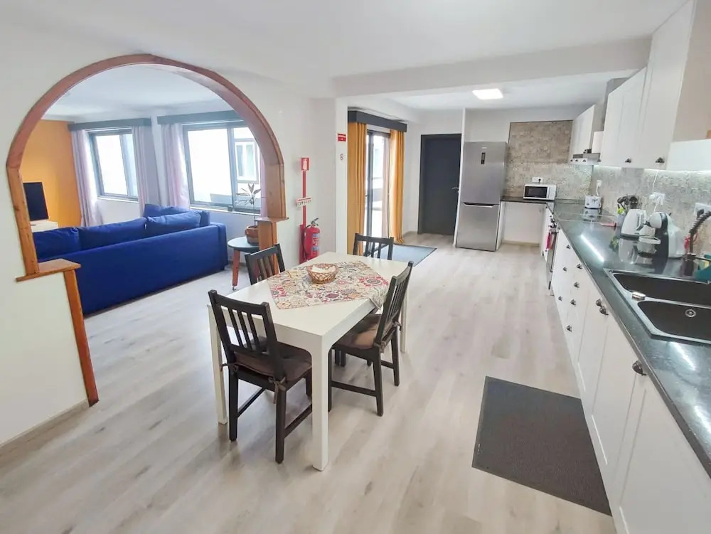 Modern 2BR Ground-floor Flat BBQ Patio Parking