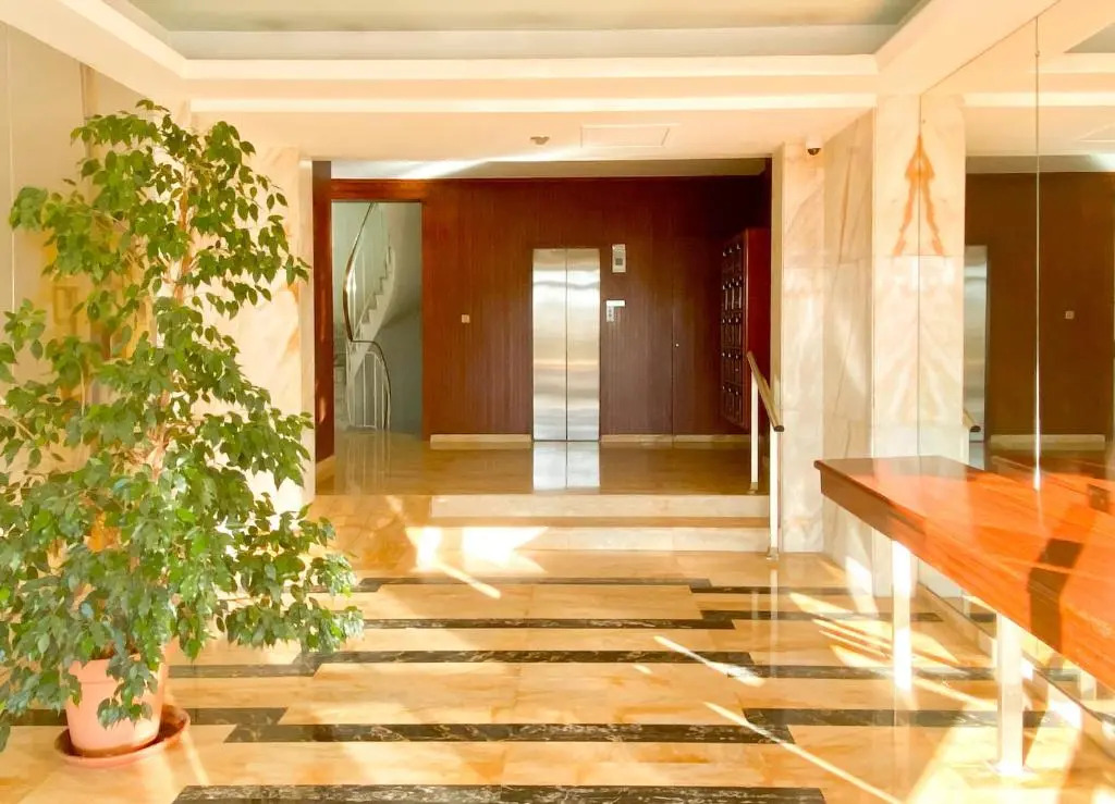 Blvd De La Croisette 82A, Cannes, La Réale