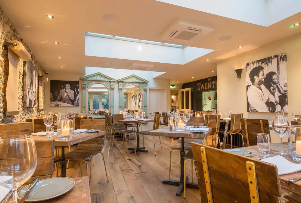 NoTwenty9 Bar and Restaurant