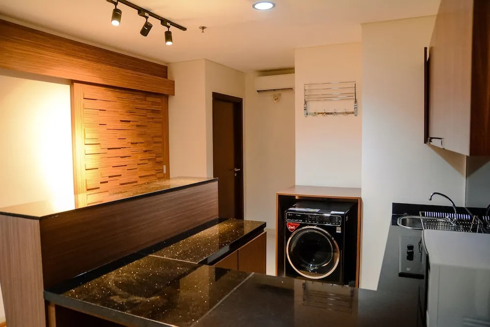 Artistic Room Lavenue Apartment