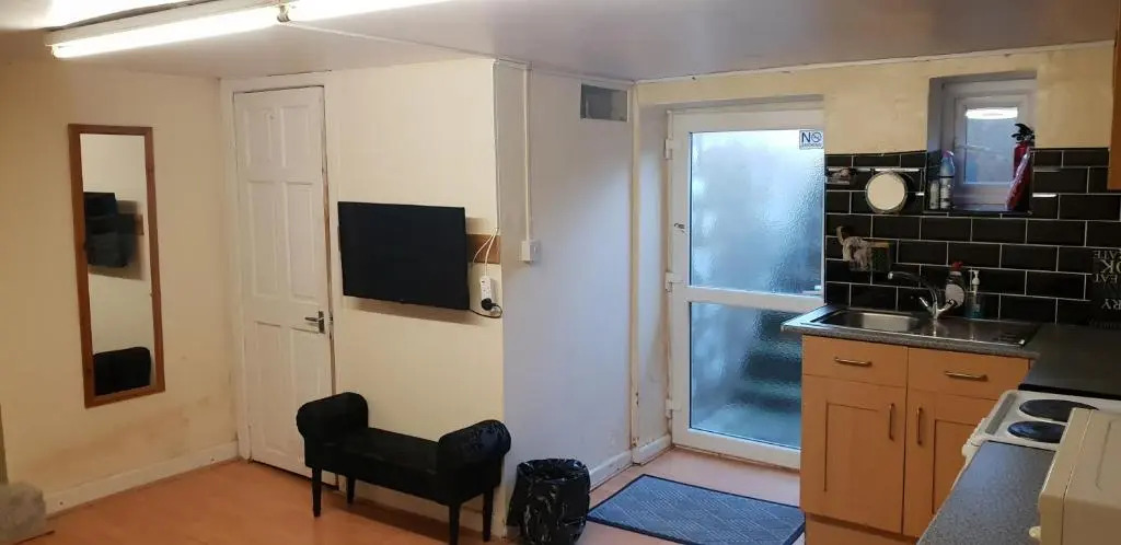 Private Basement Studio Flat with Modern Features