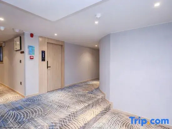 Qingmu Hotel (Nanjing Changfu Street Subway Station Bayi Hospital)