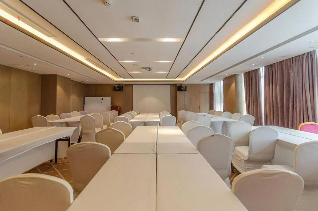 Lens International Hotel