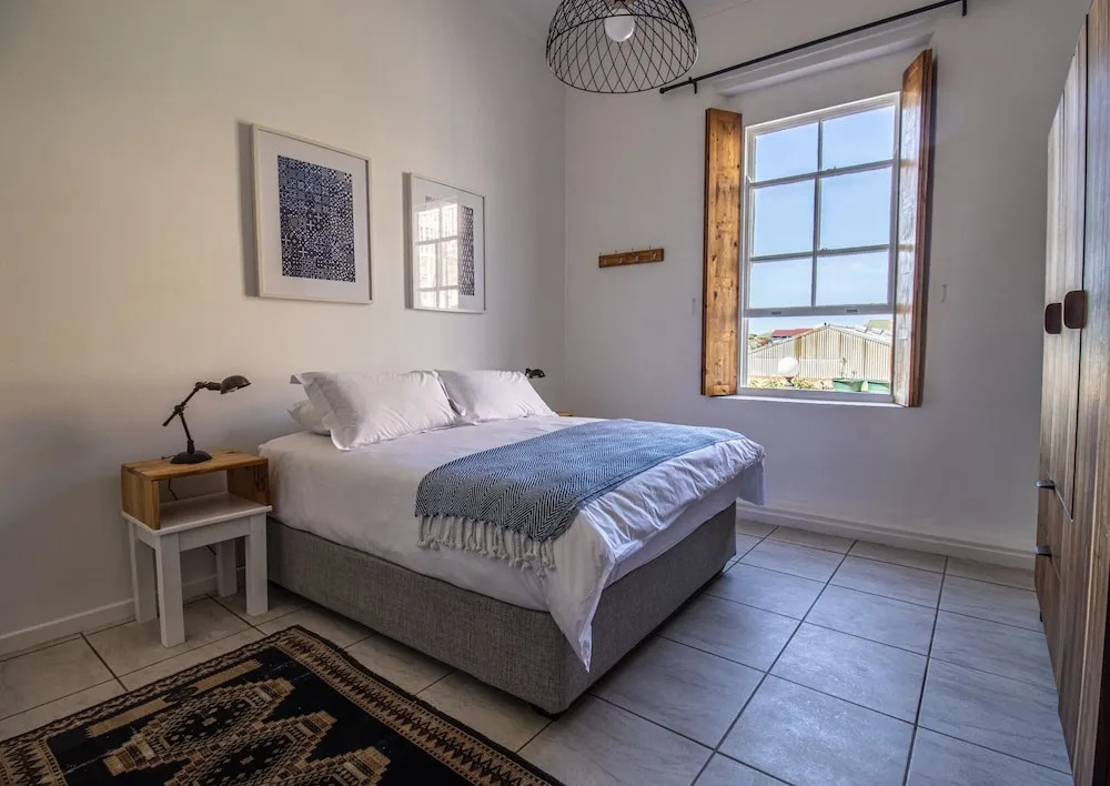Searle's Manor - Apt 13