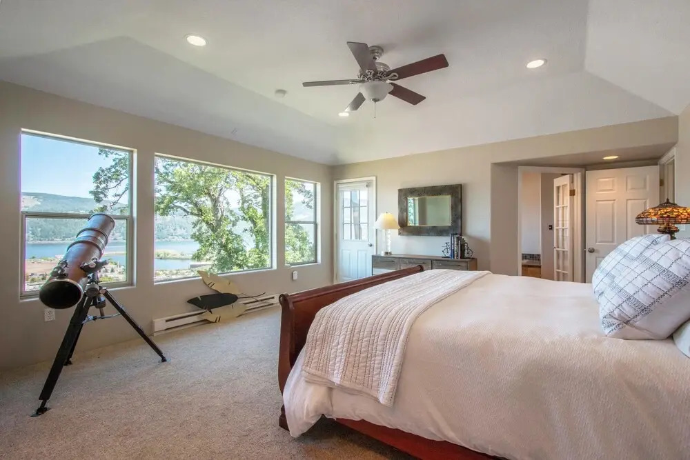Gorge View 365 4 Bedroom Home by RedAwning