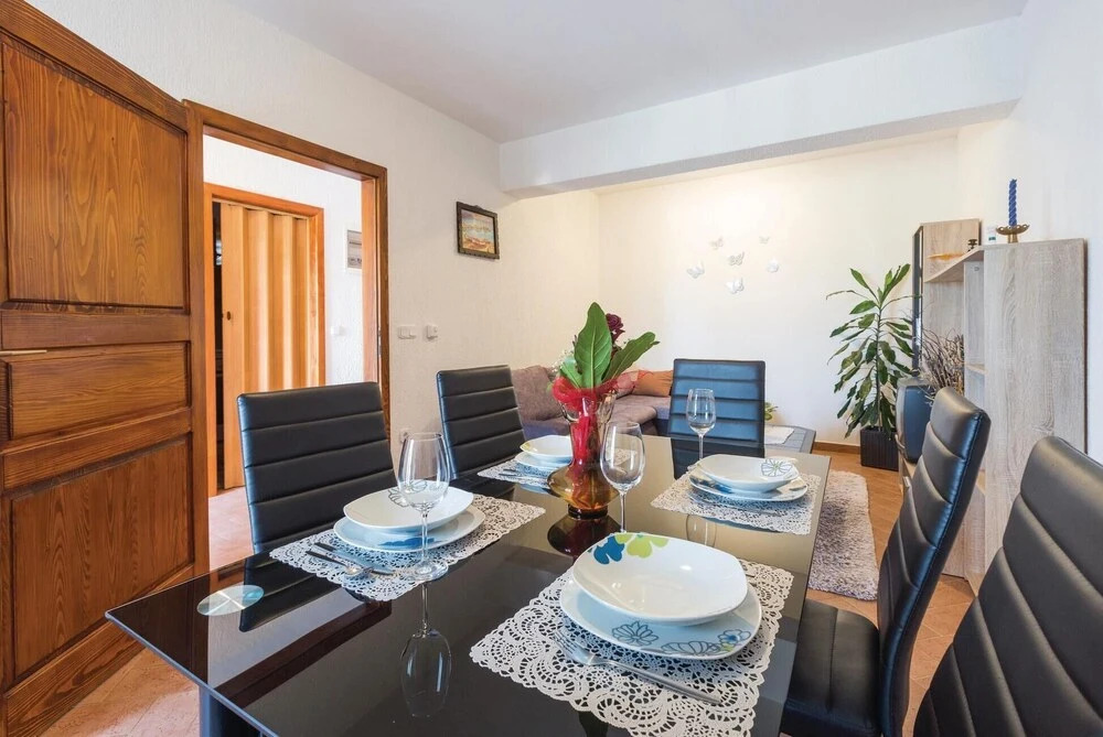 Nice Home in Radmani With Wifi and 2 Bedrooms