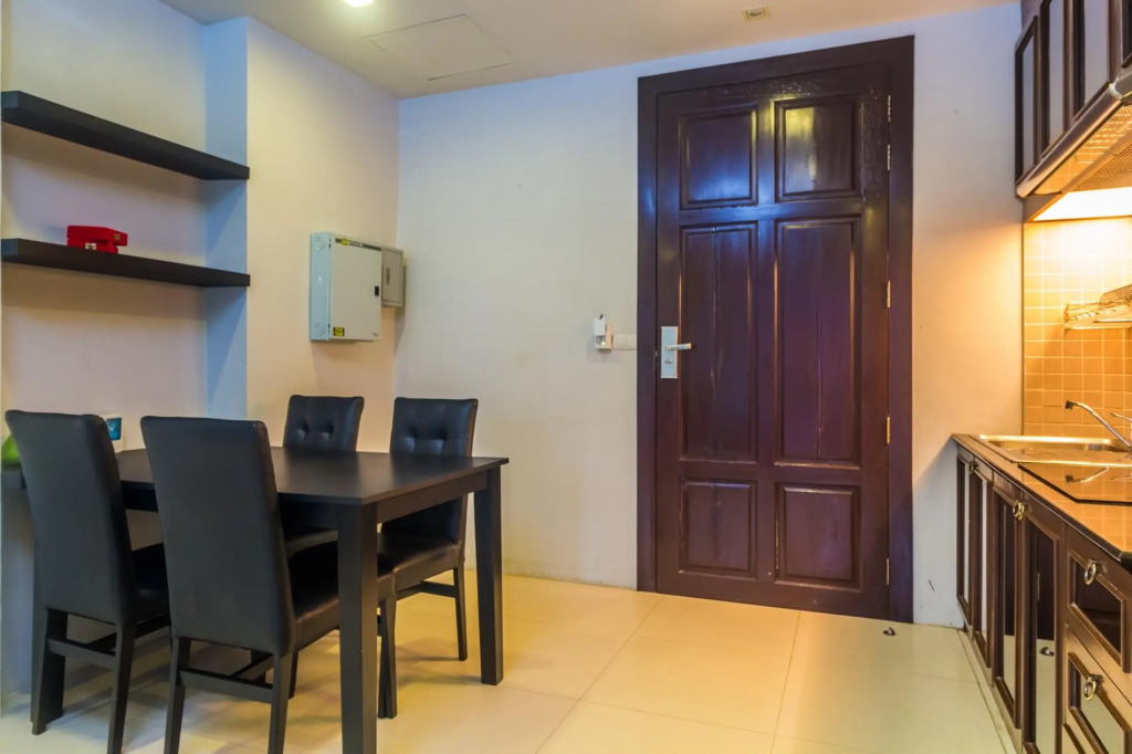 HLC501 - Patong apartment  for 4, market and beach