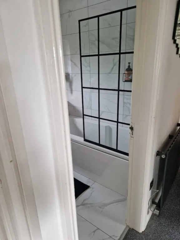 Captivating 2-bed Apartment in Tenby